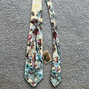 NWT Tommy Bahama Hawaiian Girl w/Palm 100% Silk Tie. VINTAGE. Spring/summer